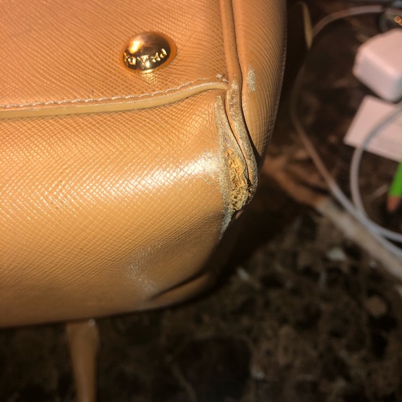 Authentic Prada Saffiano Caramello - Picture 5 of 8